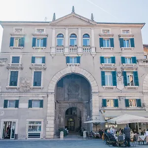 Domus Nova Palace - Italian Homing ** Verona